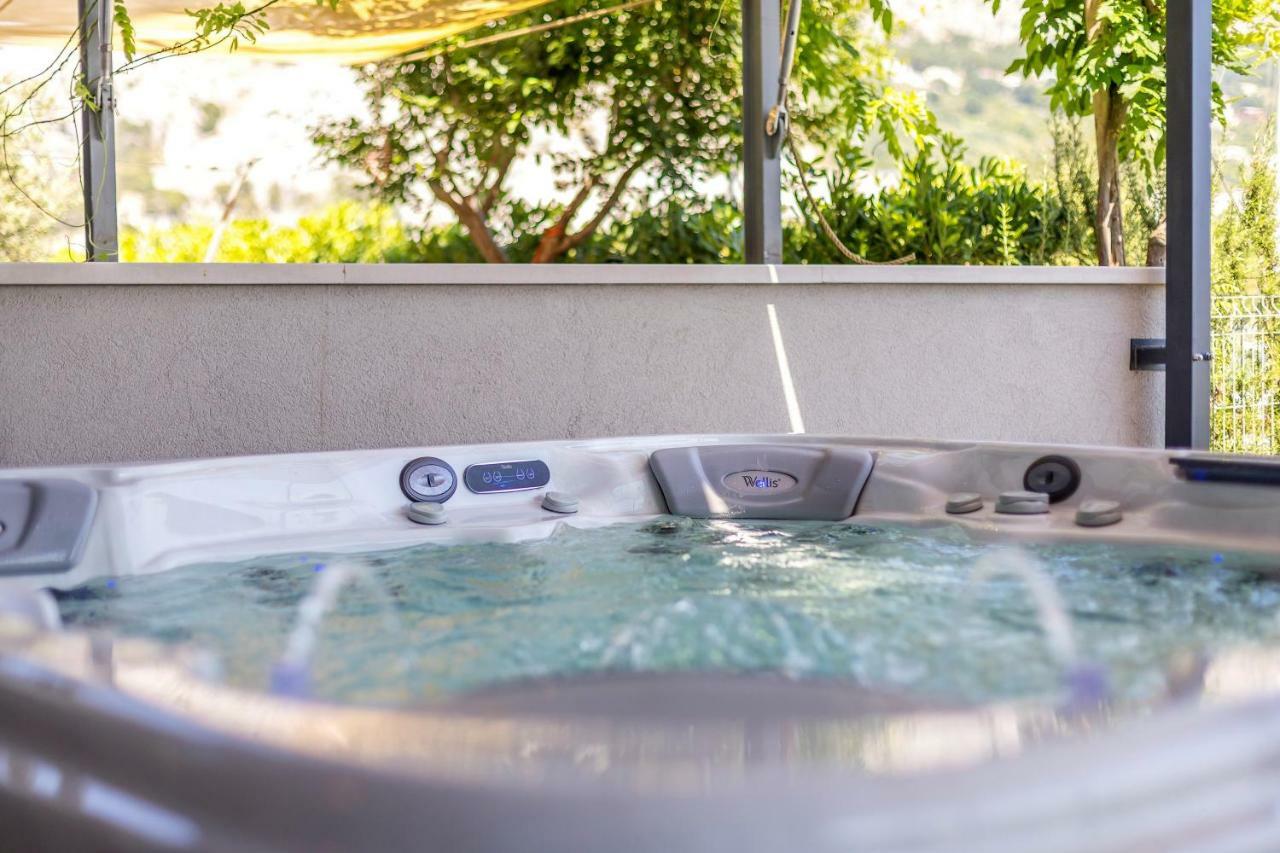 Luxury Apartment With Hot Tub Omiš Dış mekan fotoğraf
