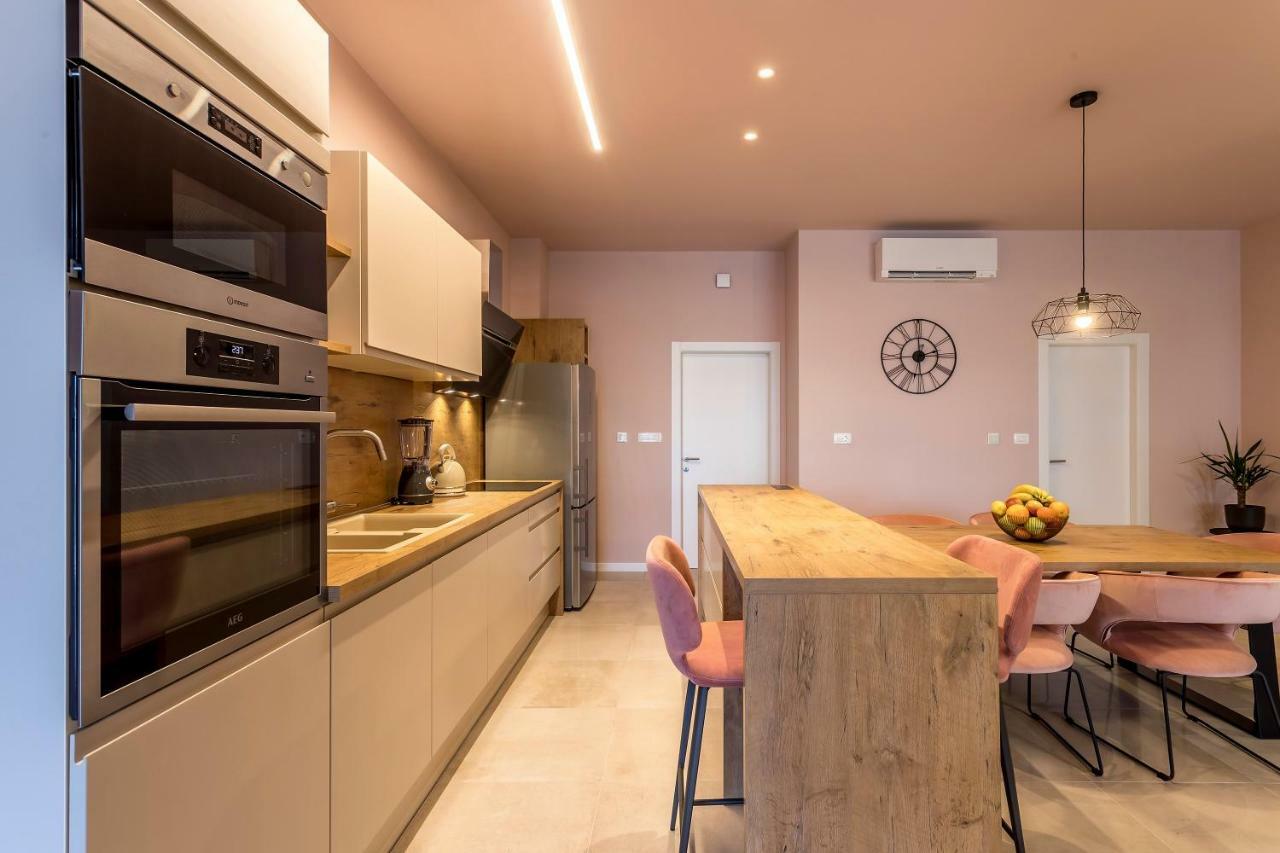 Luxury Apartment With Hot Tub Omiš Dış mekan fotoğraf