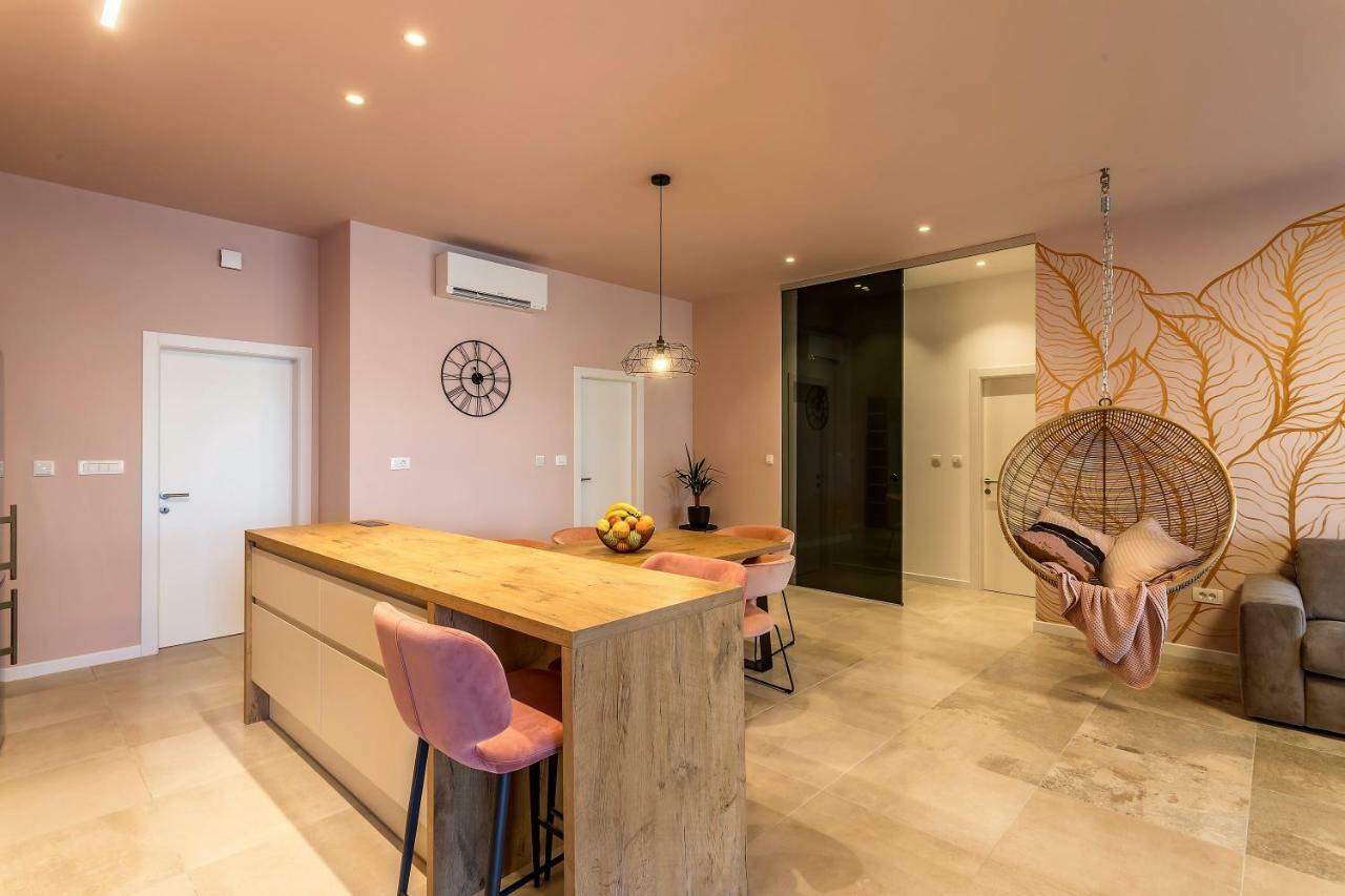 Luxury Apartment With Hot Tub Omiš Dış mekan fotoğraf